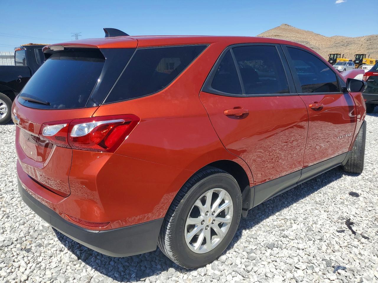 2020 Chevrolet Equinox Ls - Image 3