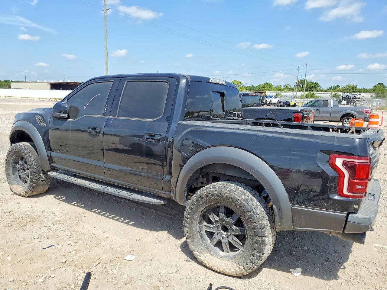 2018 Ford F150 Raptor - Фото 2