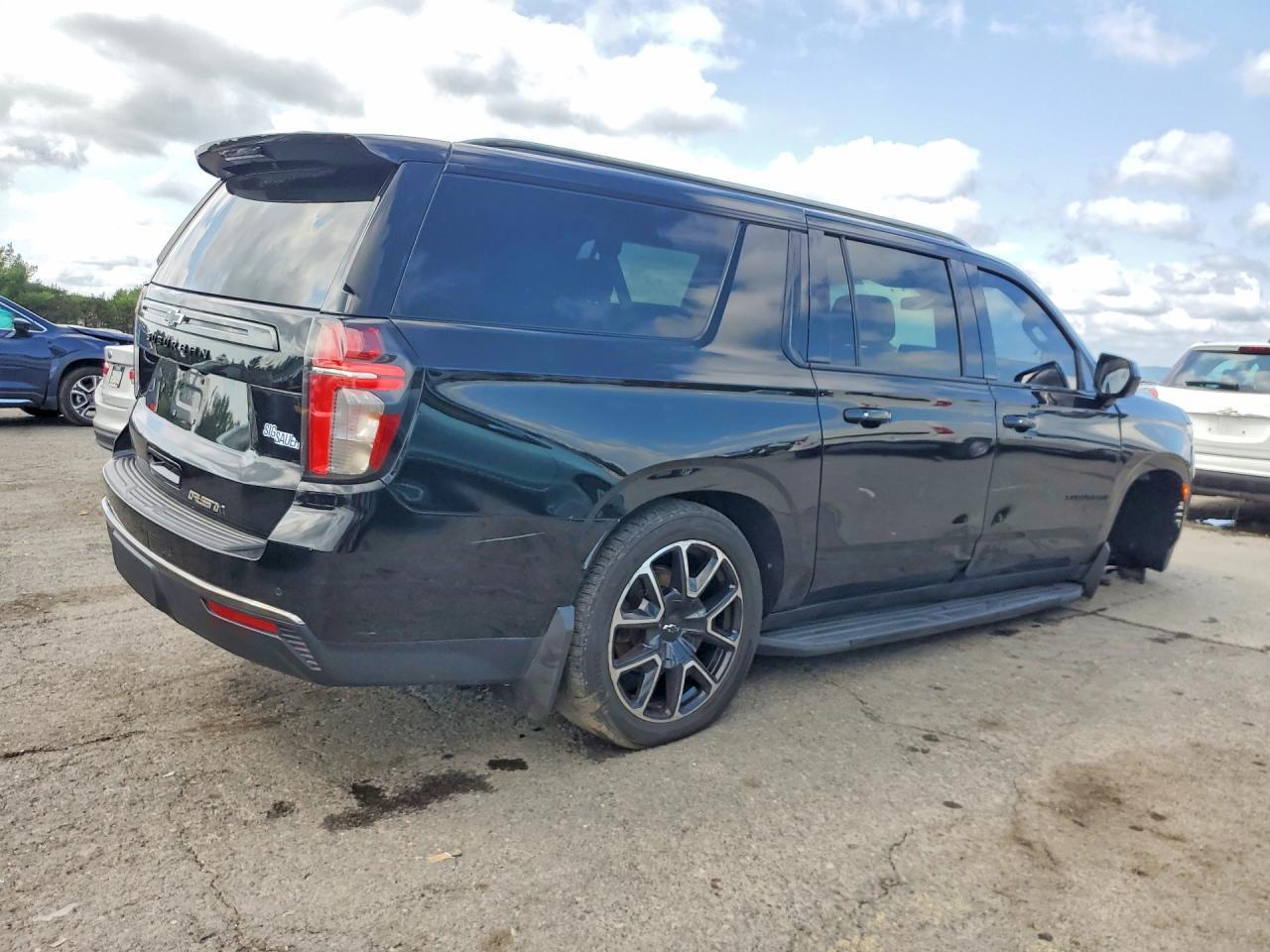 2022 Chevrolet Suburban K1500 Rst - Фото 3