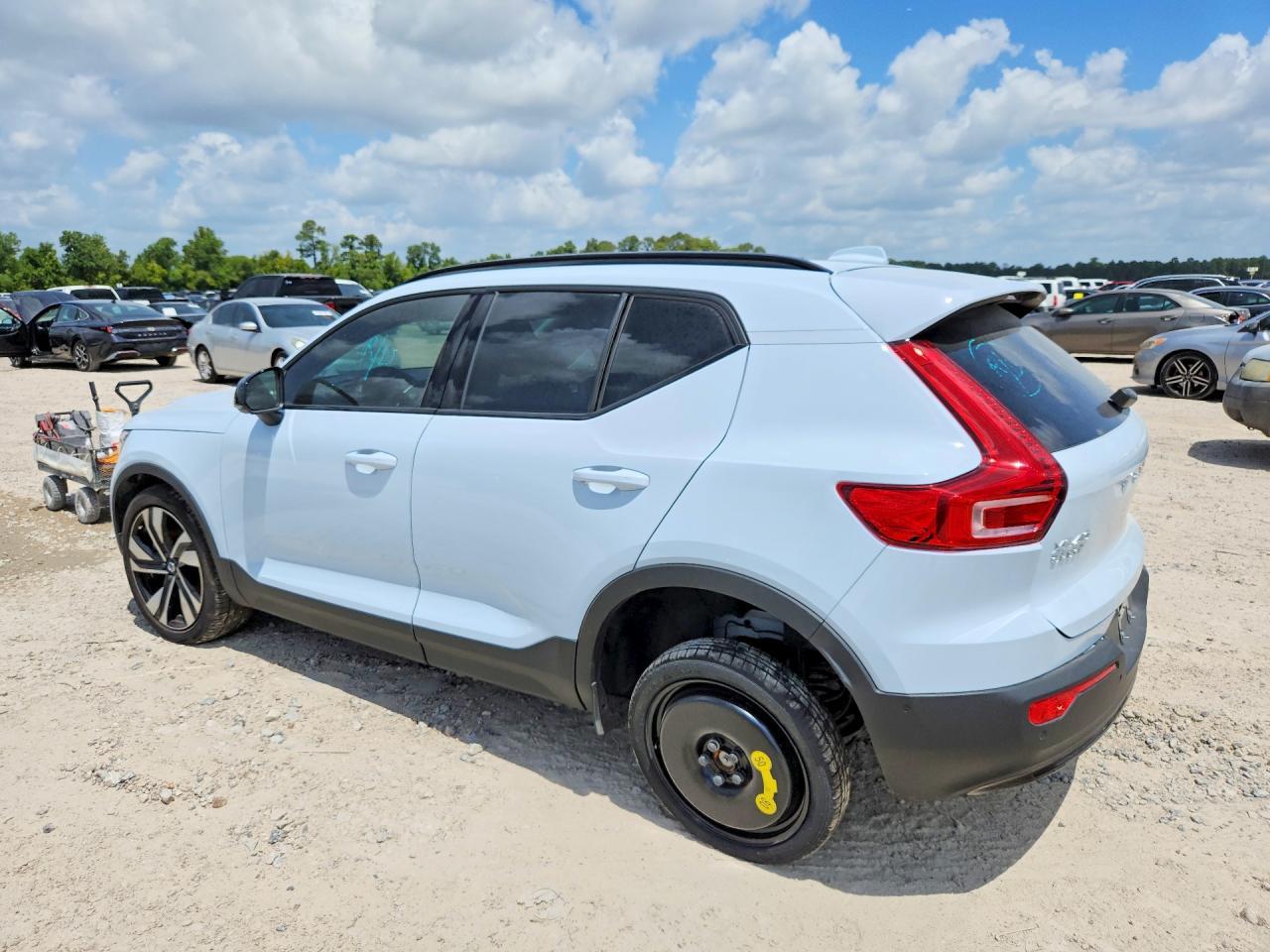 2025 Volvo Xc40 Plus - Фото 2