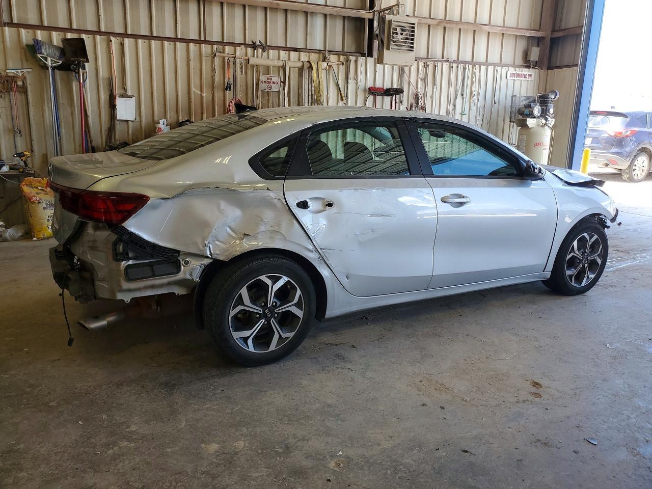 2021 Kia Forte Lxs - Image 3