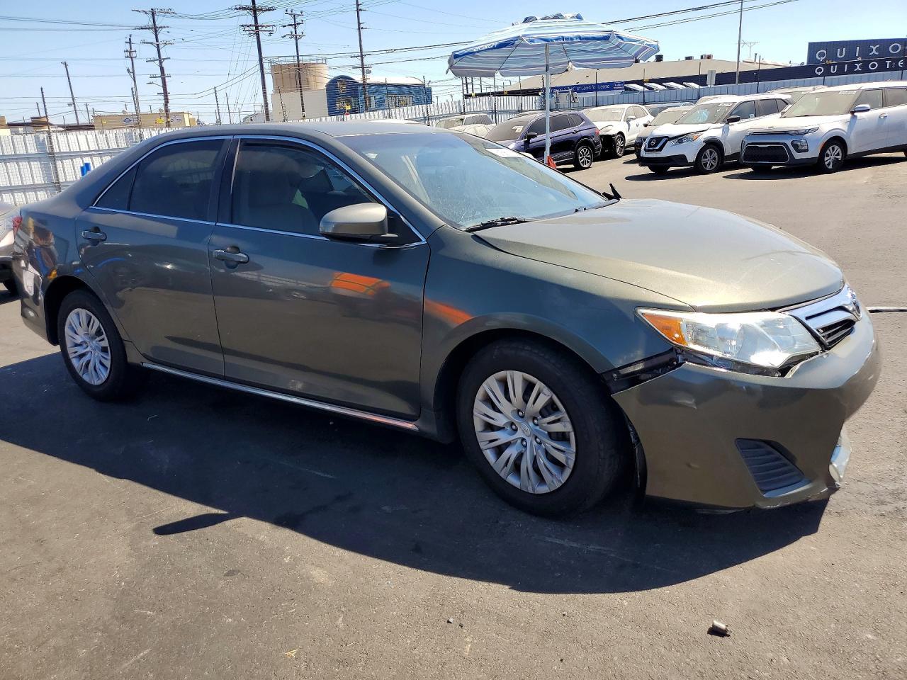 2014 Toyota Camry Le - Image 4