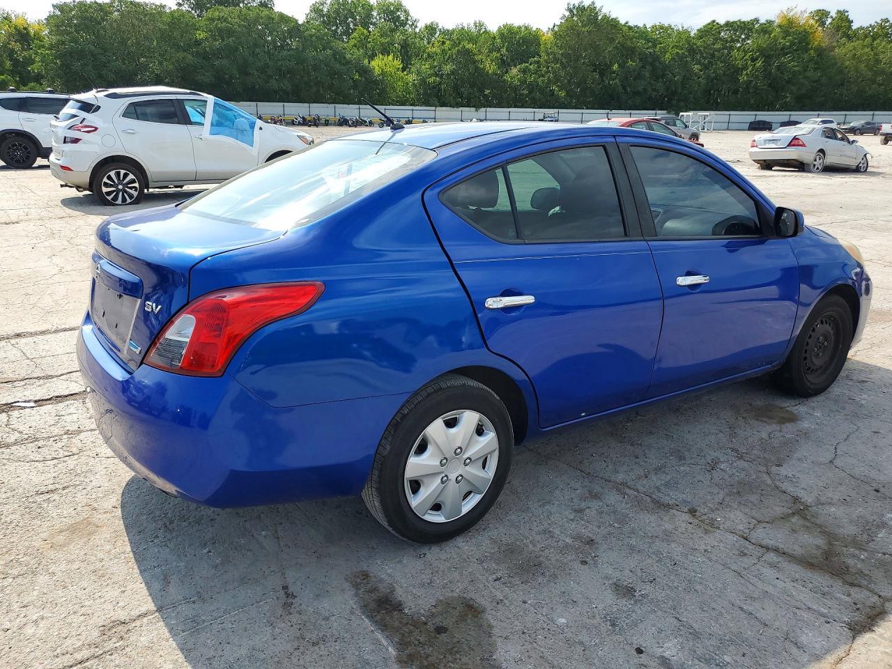 2012 Nissan Versa 1.6 S - Image 3