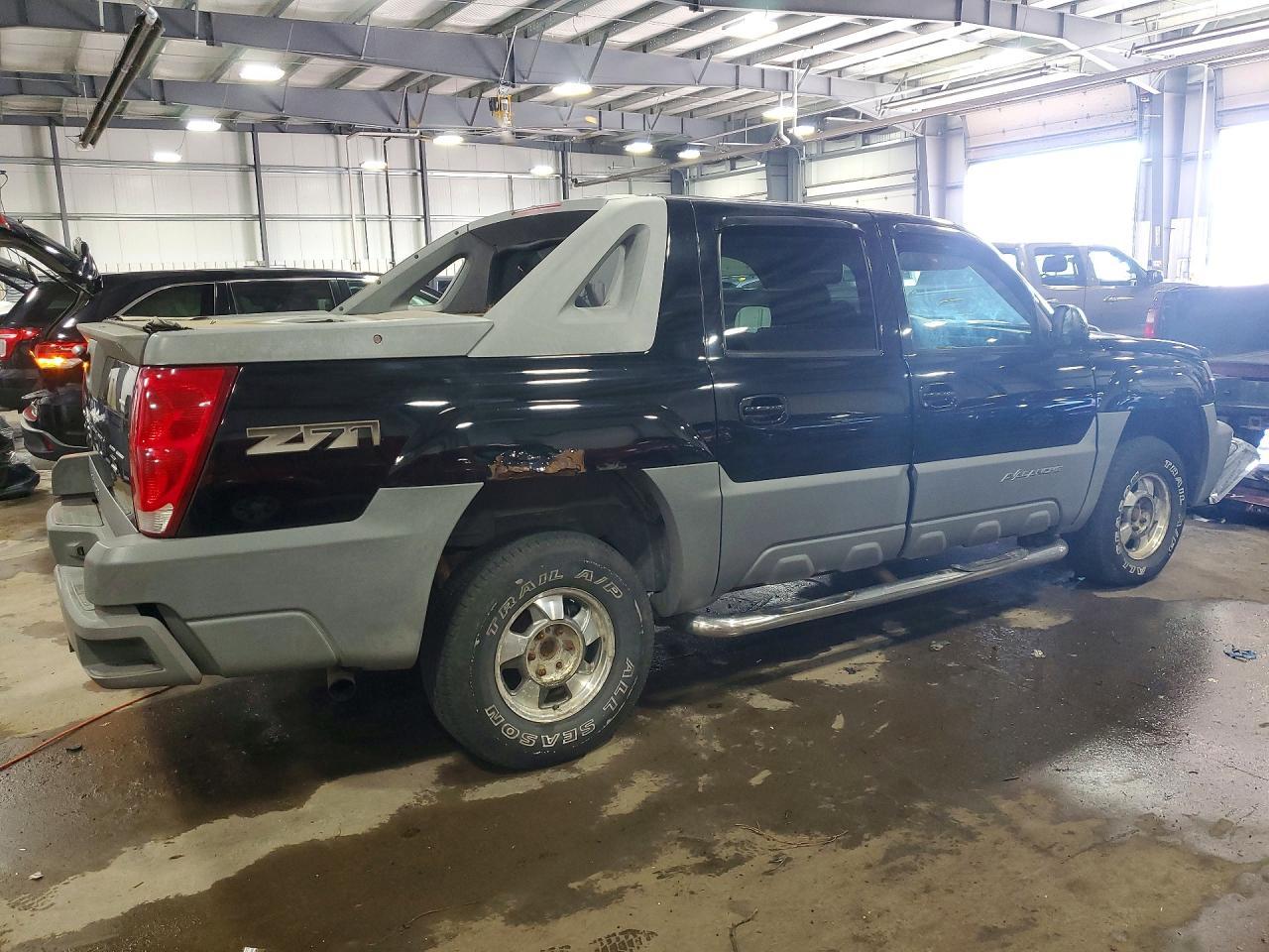 2002 Chevrolet Avalanche K1500 - Image 3