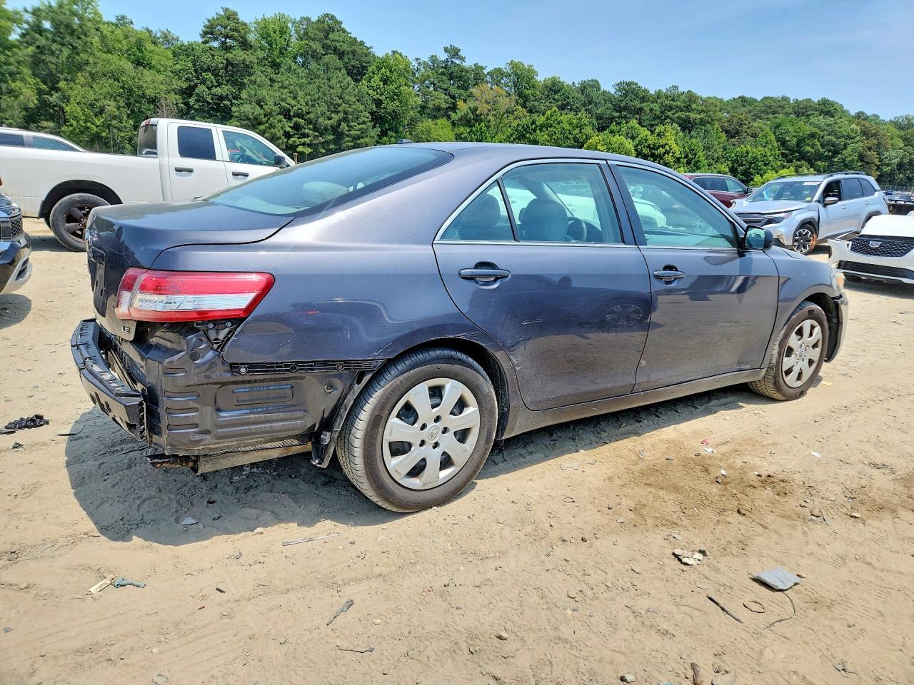 2011 Toyota Camry Le - Image 3