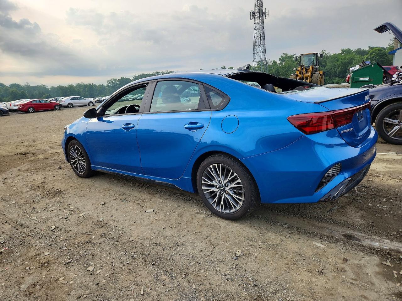 2022 Kia Forte Gt Line - Фото 2