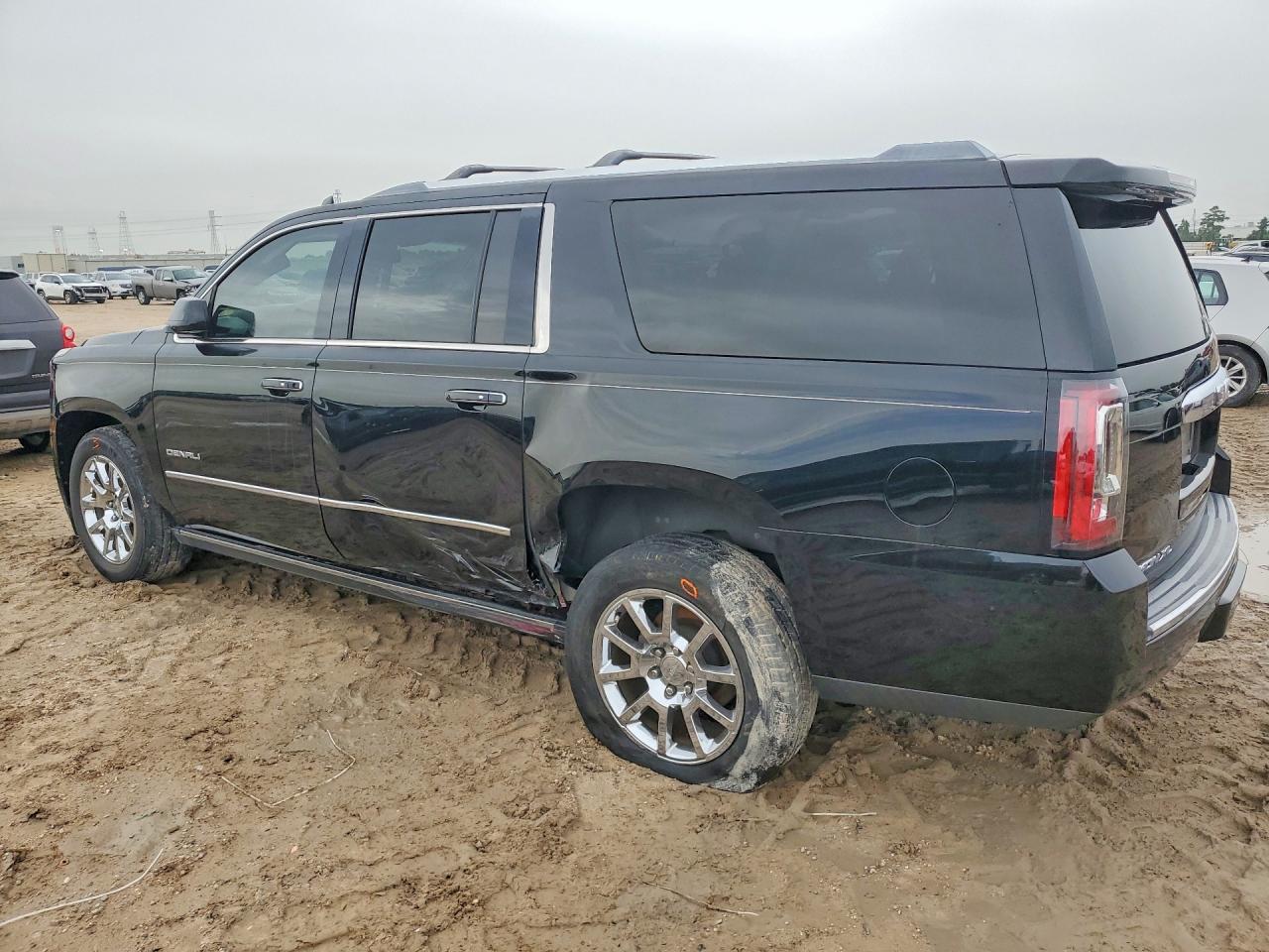 2017 GMC Yukon Xl Denali - Фото 2