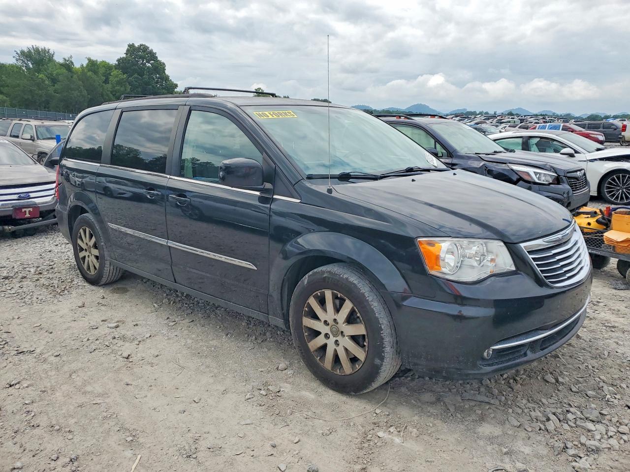 2015 Chrysler Town & Country Touring - Фото 4