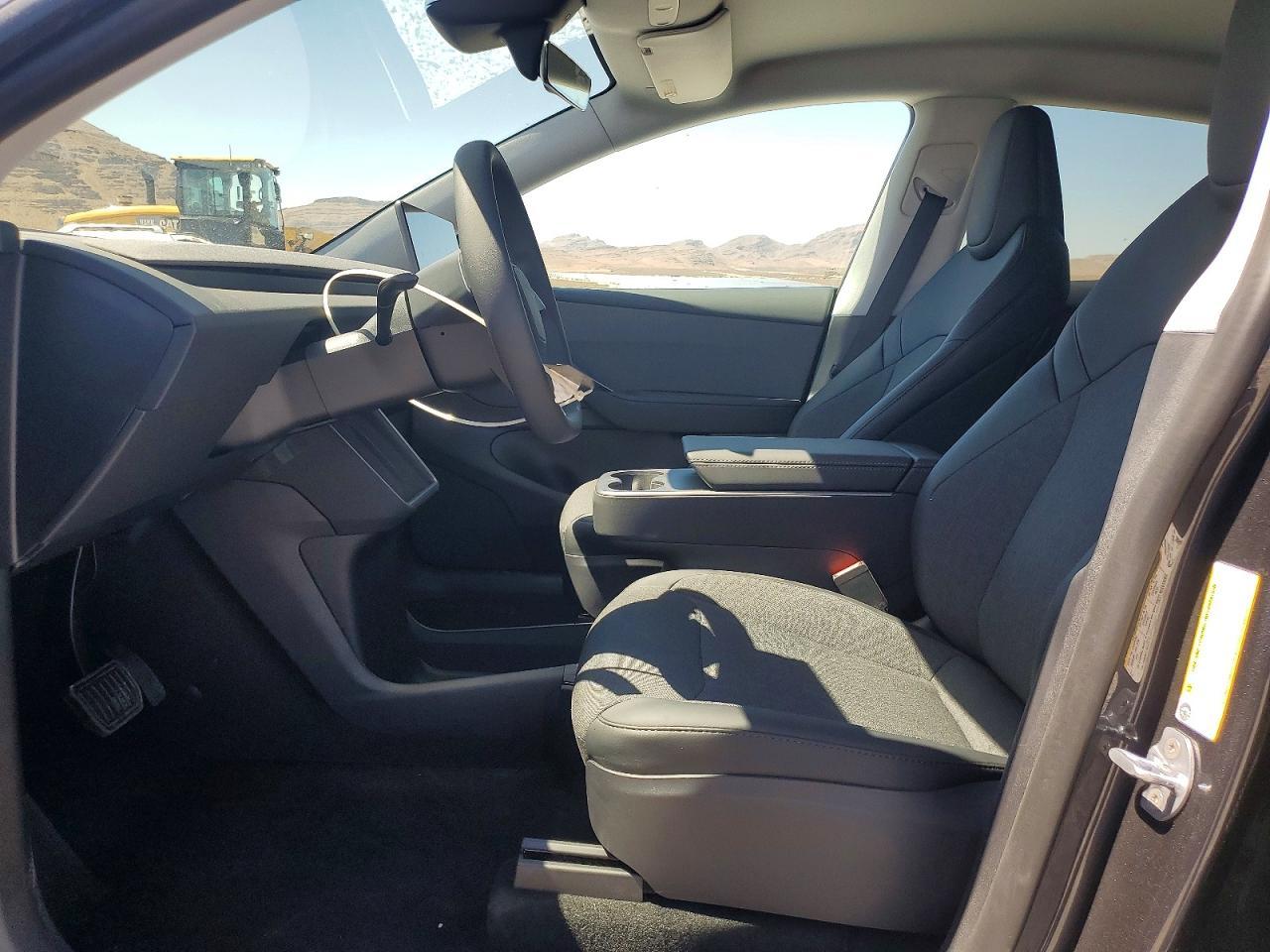 2026 Tesla Model Y - Фото 7