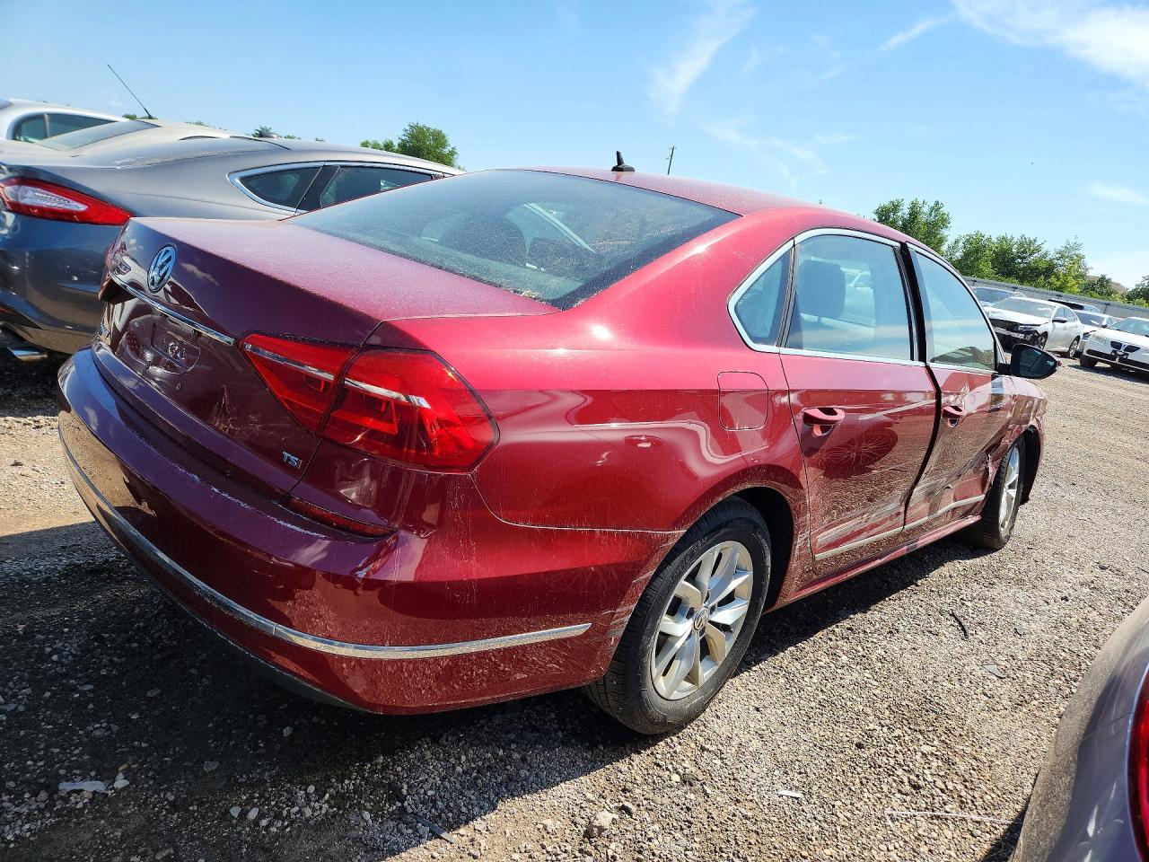 2016 Volkswagen Passat S - Фото 3