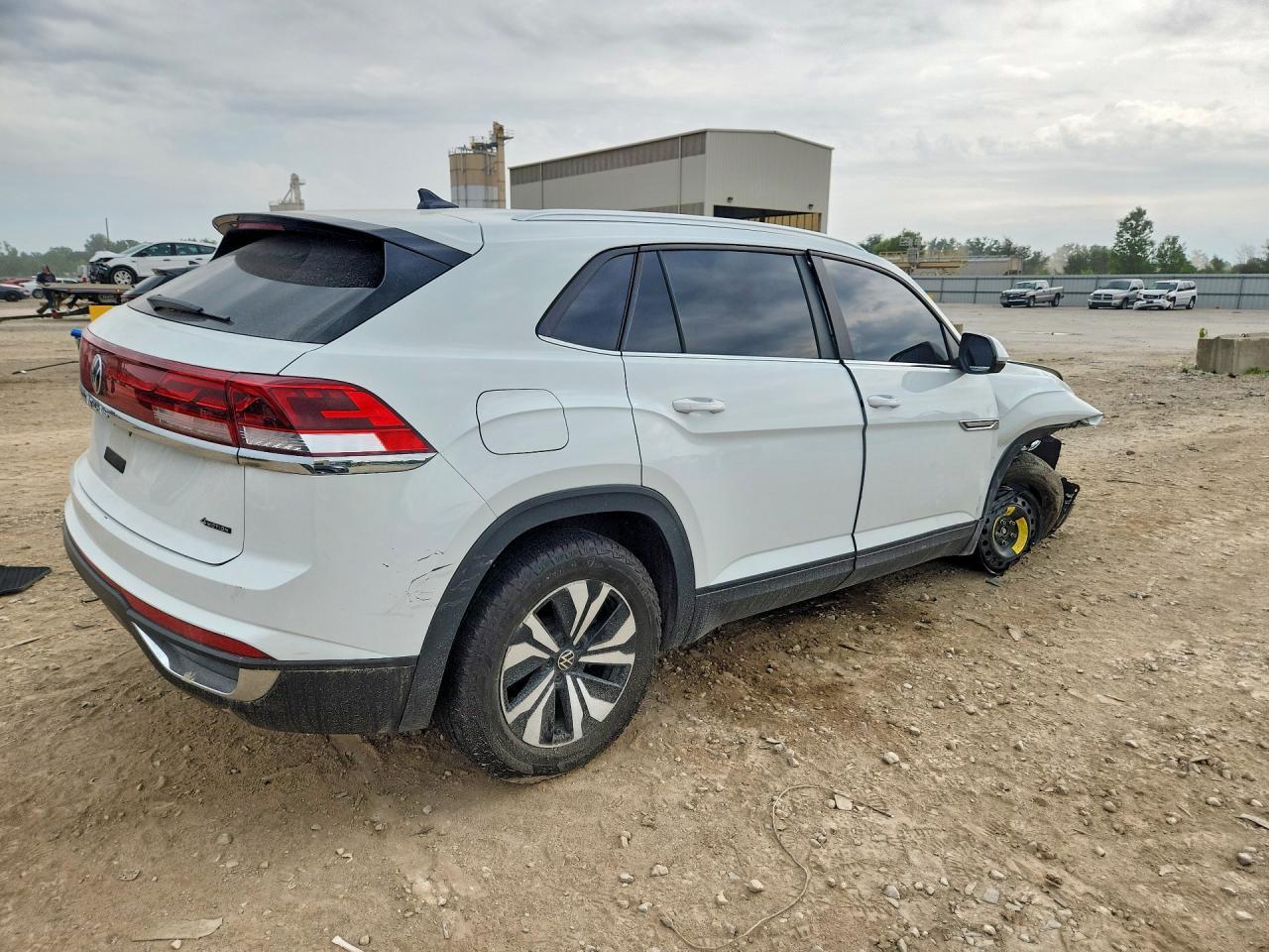 2025 Volkswagen Atlas Cross Sport Se - Фото 3