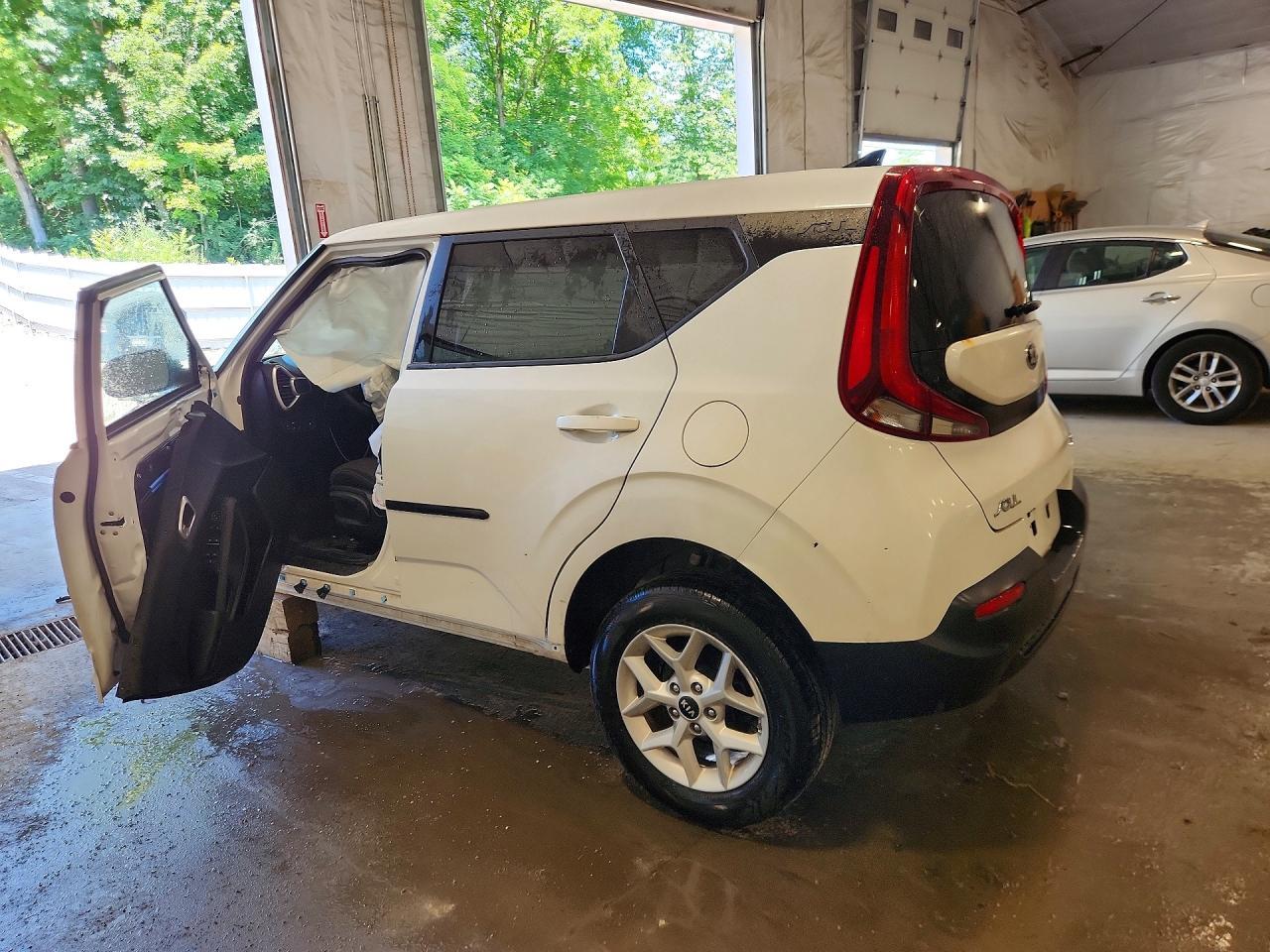 2020 Kia Soul S - Image 2