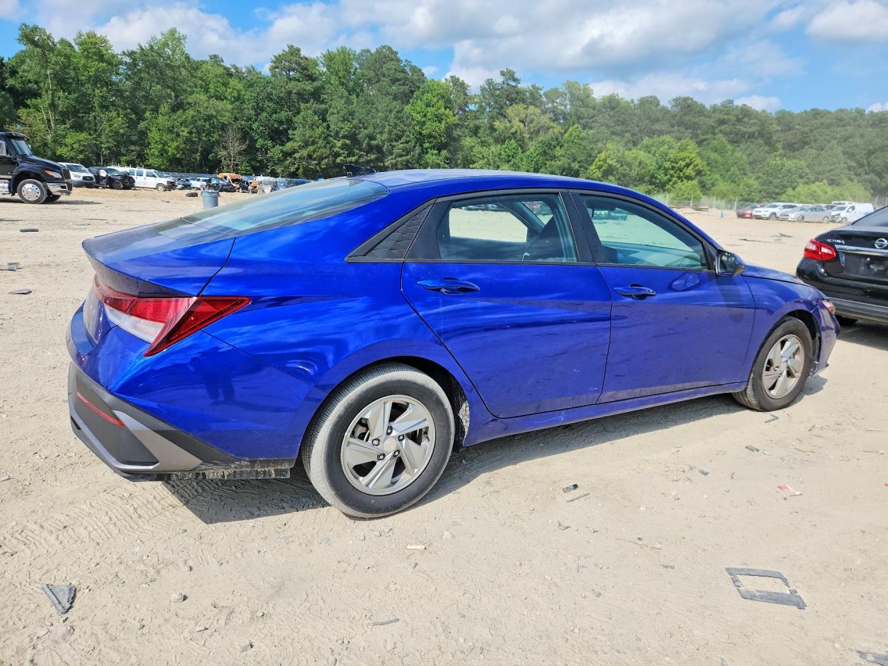 2025 Hyundai Elantra Se - Фото 3