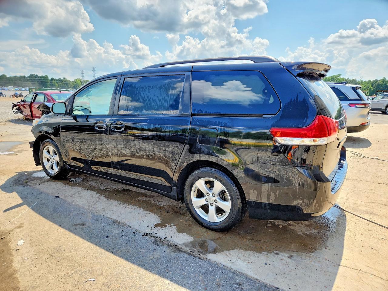 2013 Toyota Sienna Le - Image 2