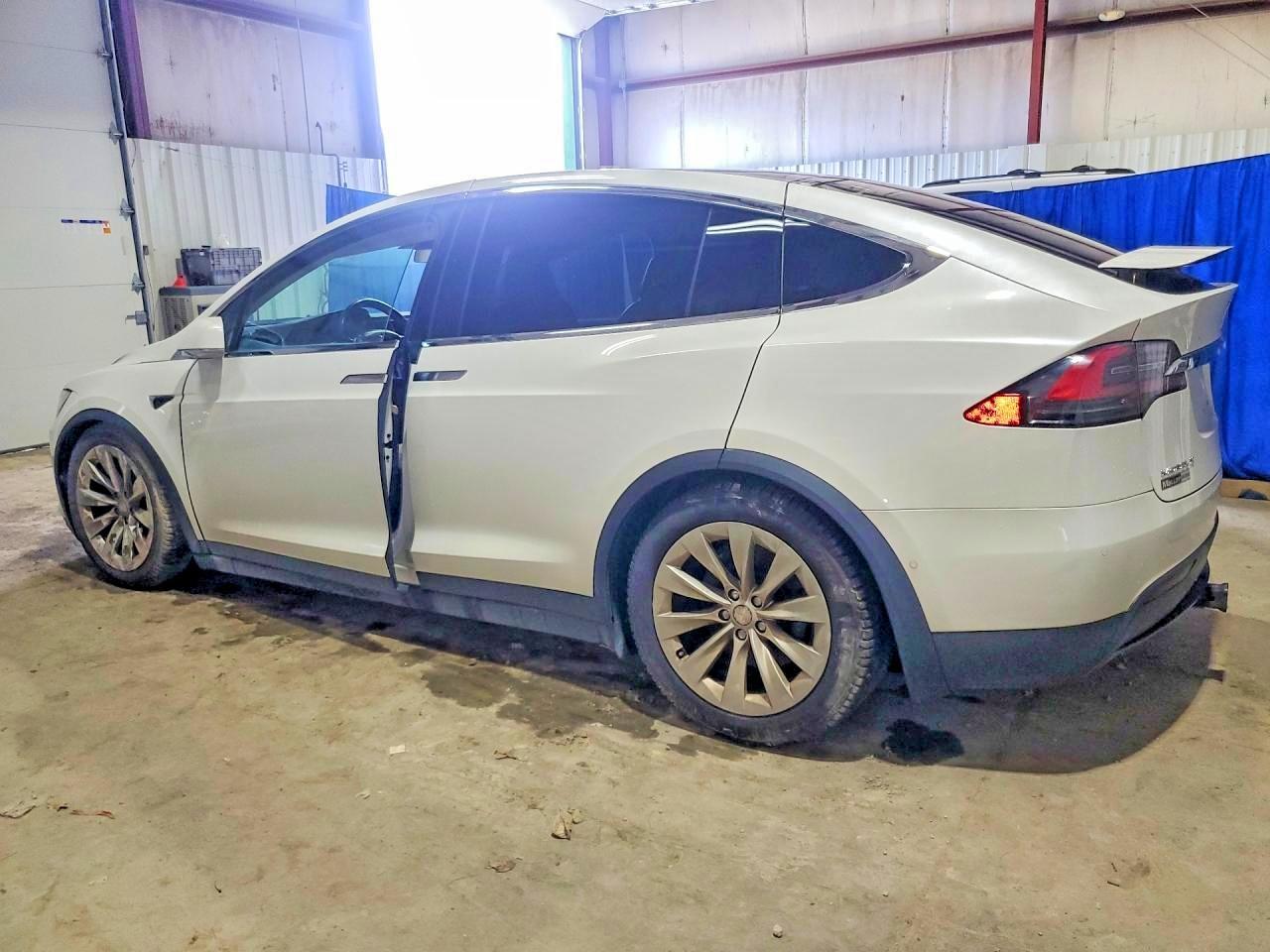 2017 Tesla Model X - Фото 2