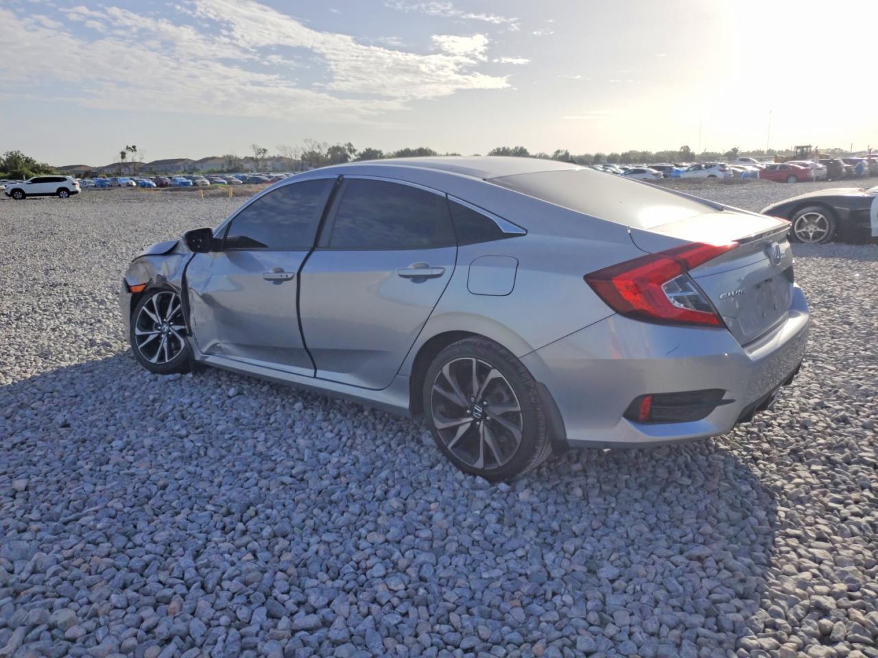 2021 Honda Civic Sport - Фото 2