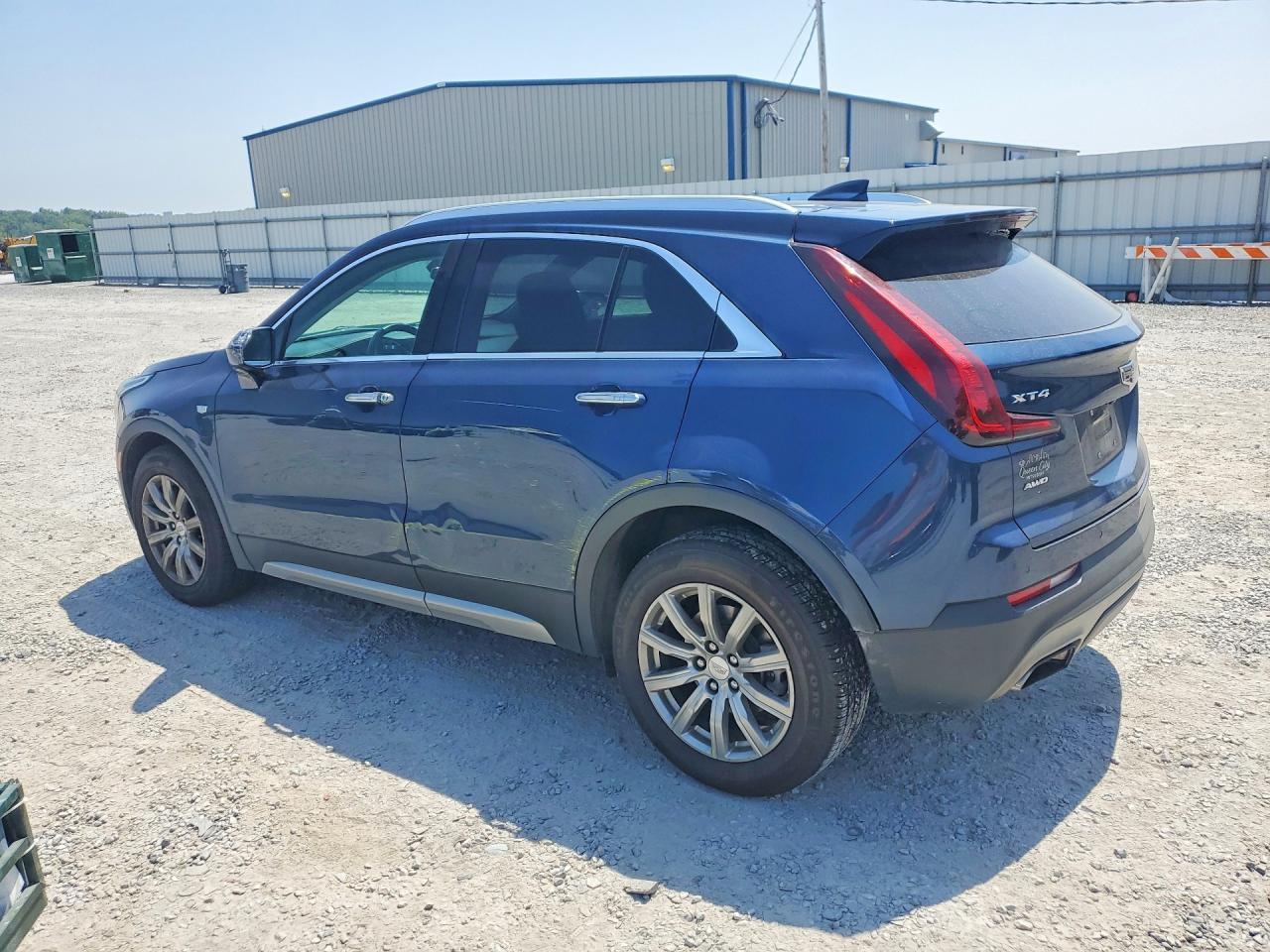 2019 Cadillac Xt4 Premium Luxury - Image 2
