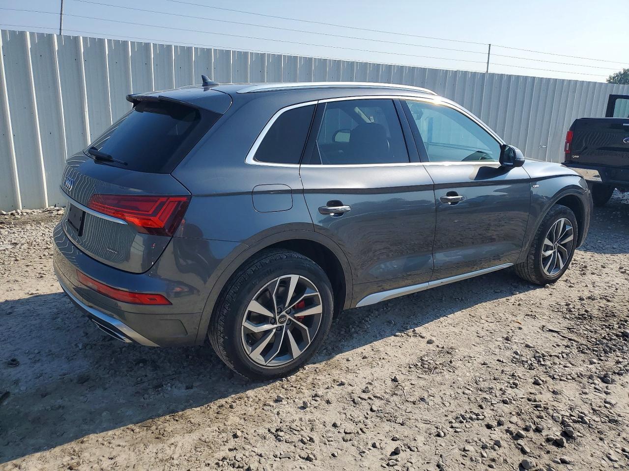 2022 Audi Q5 Premium Plus 45 - Фото 3