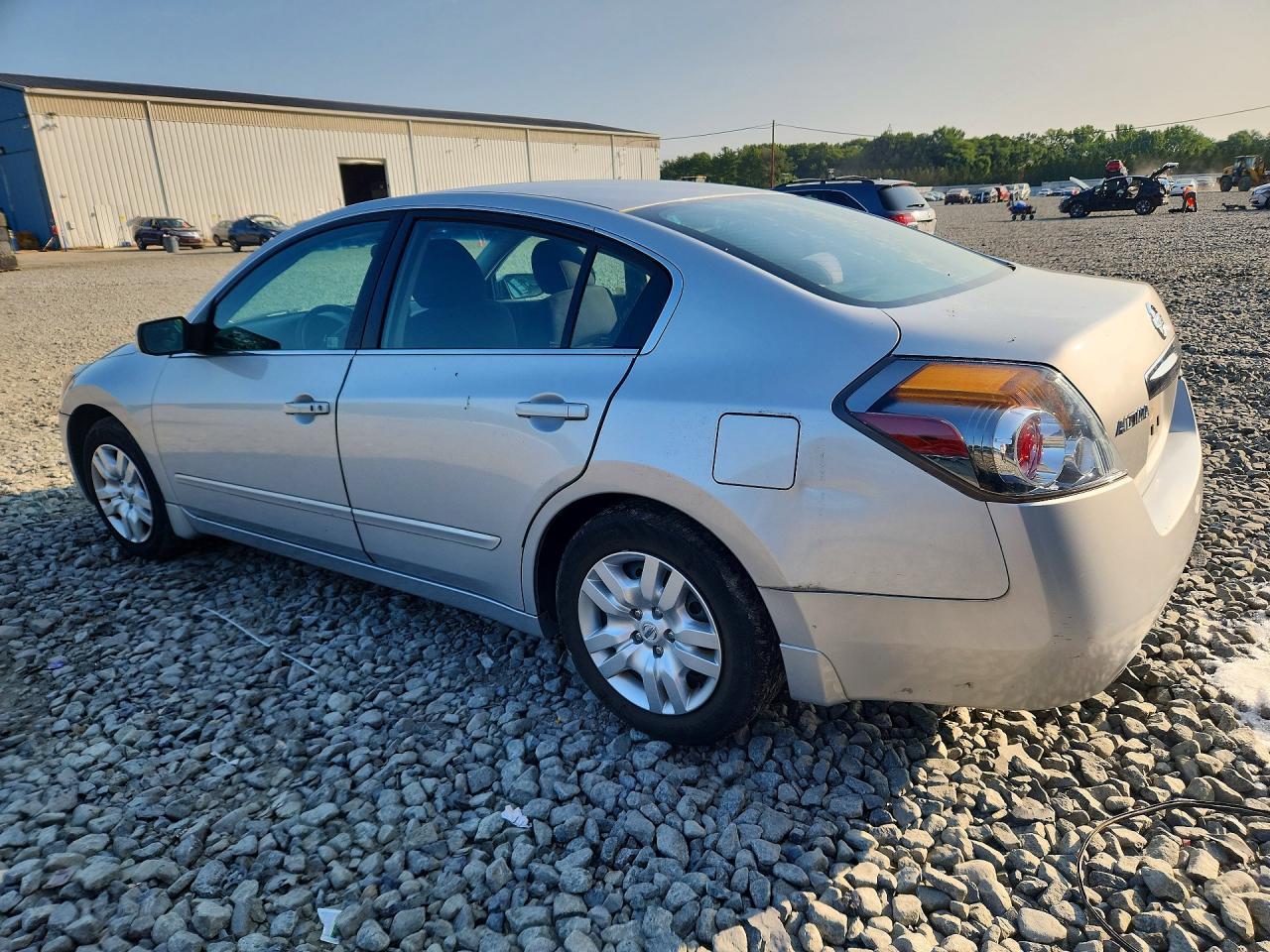 2010 Nissan Altima 2.5 - Фото 2