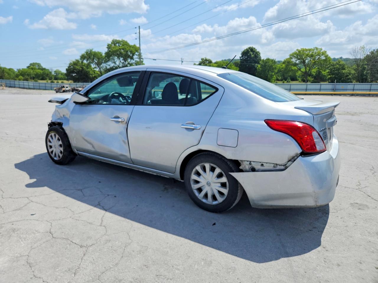 2018 Nissan Versa Sv - Фото 2