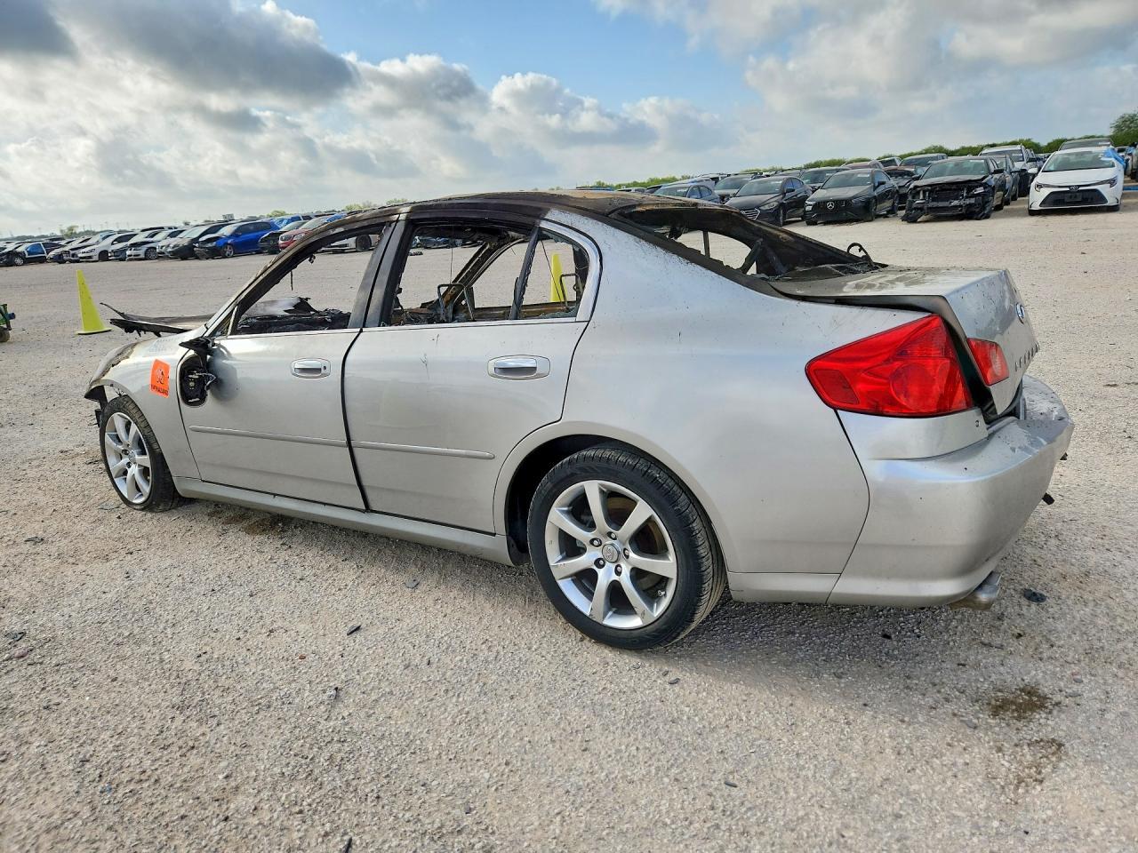 2005 Infiniti G35 Base - Image 2