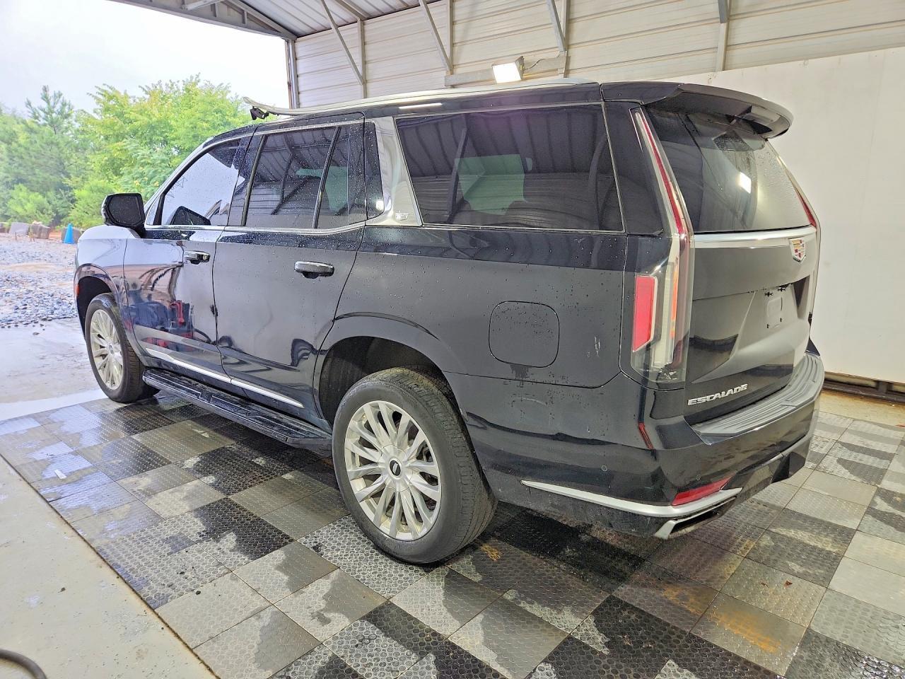 2023 Cadillac Escalade Premium Luxury - Image 2