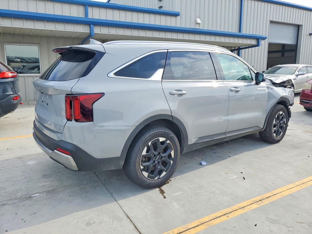 2024 Kia Sorento S - Фото 3