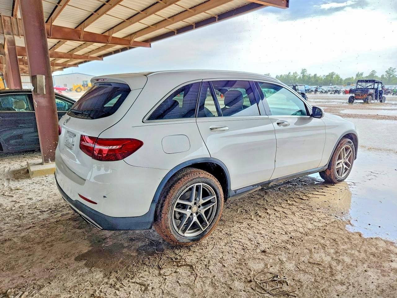 2017 Mercedes-Benz Glc 300 - Фото 3