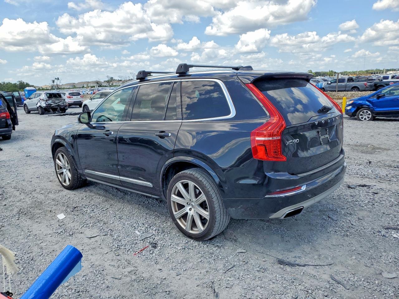 2017 Volvo Xc90 T8 - Image 2