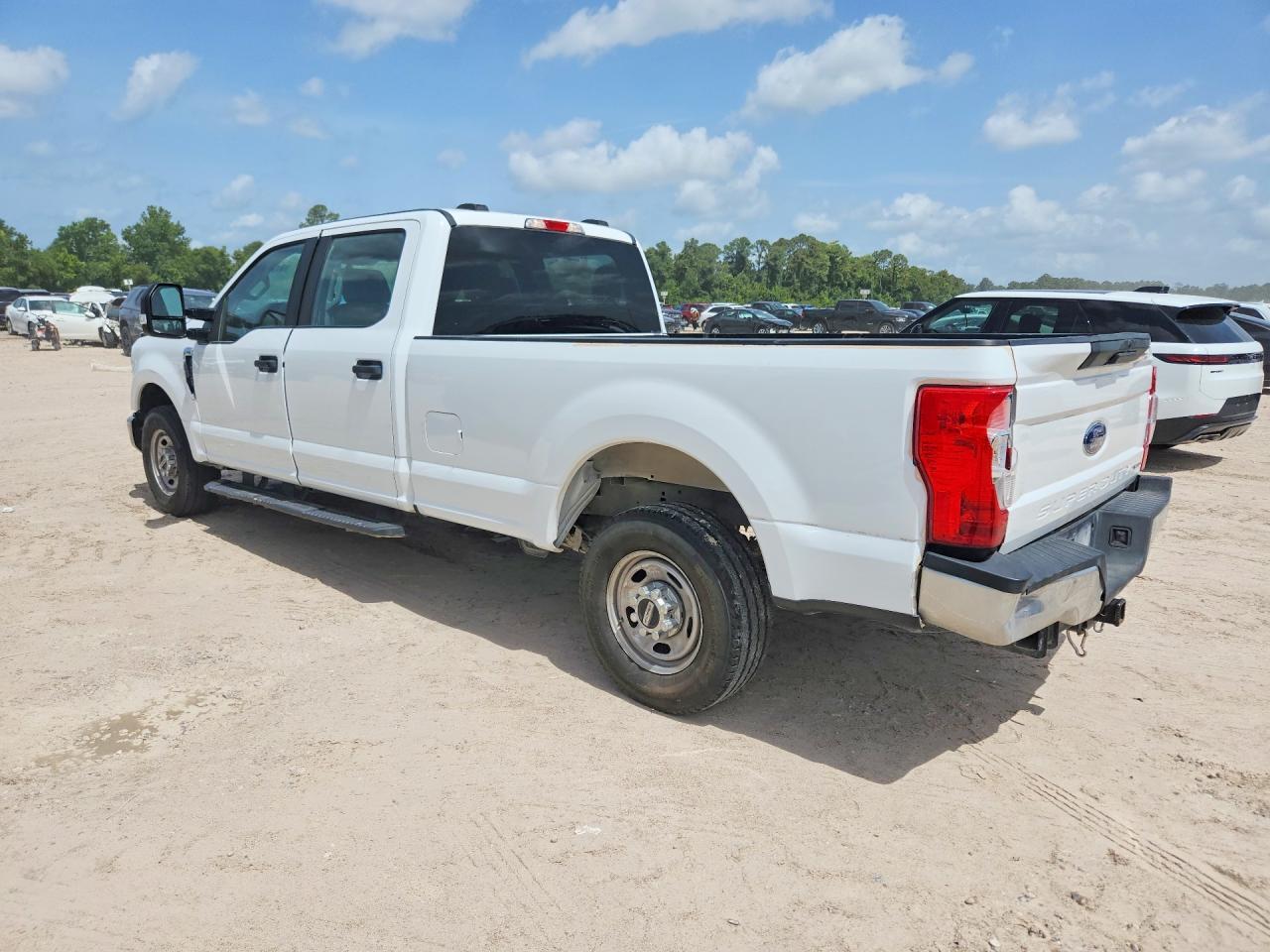 2022 Ford F250 Super Duty - Фото 2