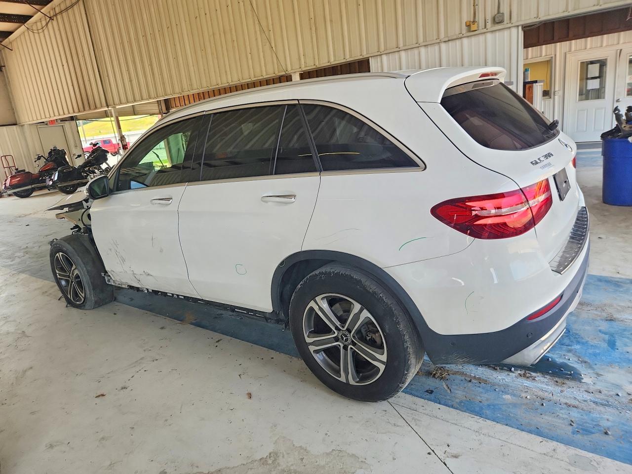 2018 Mercedes-Benz Glc 300 - Image 2
