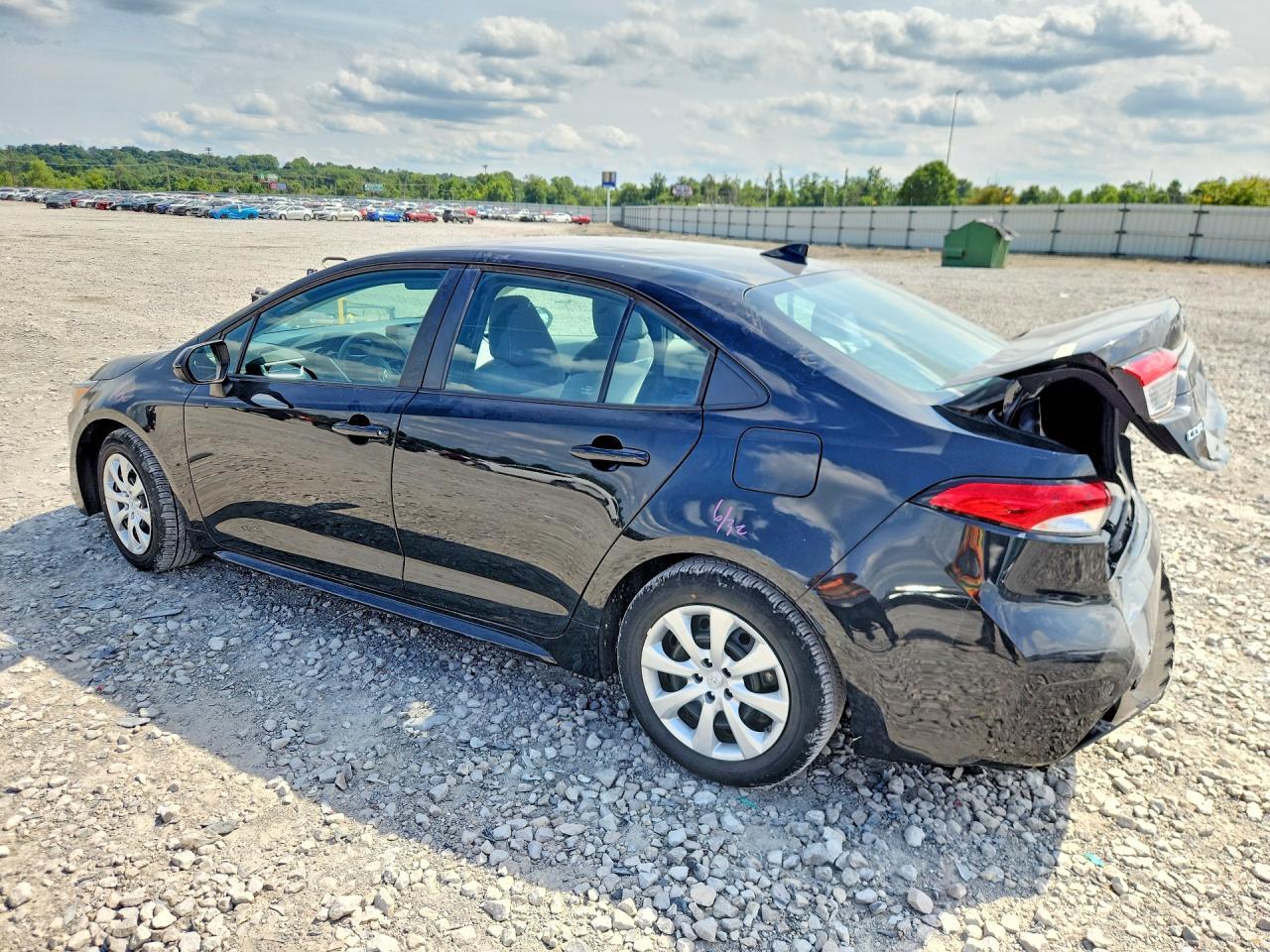 2022 Toyota Corolla Le - Фото 2