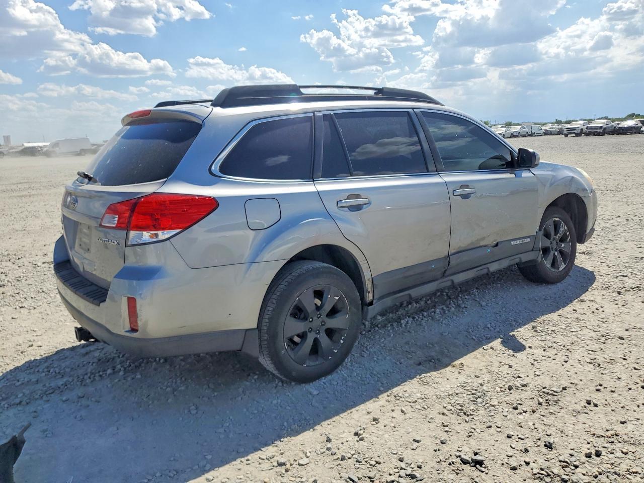 2010 Subaru Outback 2.5I Limited - Image 3