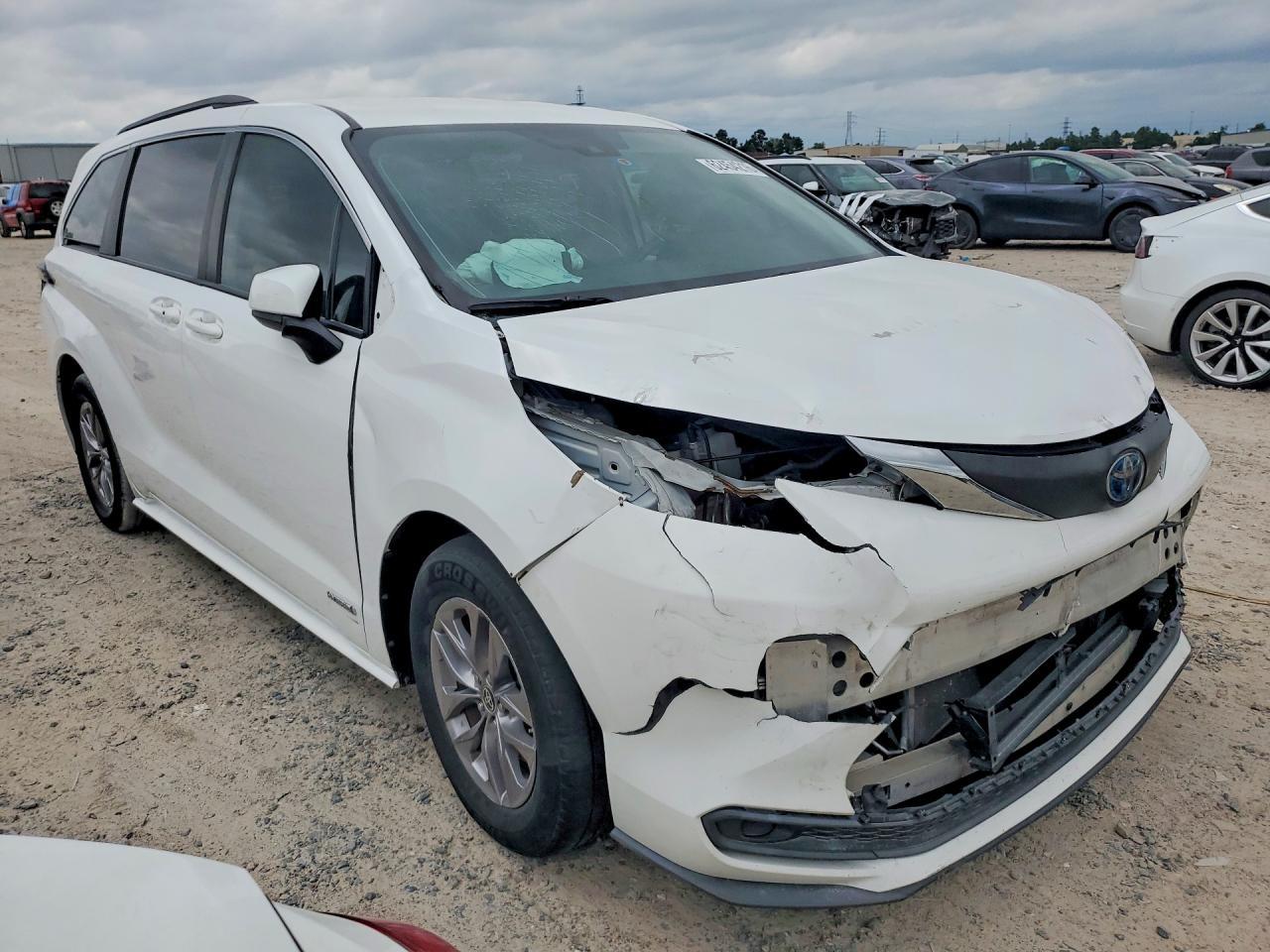2021 Toyota Sienna Le - Фото 4