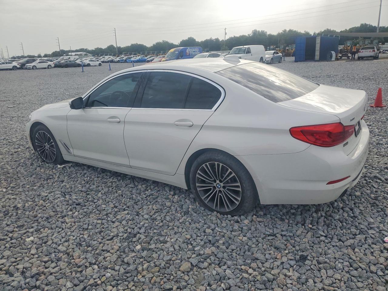 2019 BMW 530 Xi - Фото 2