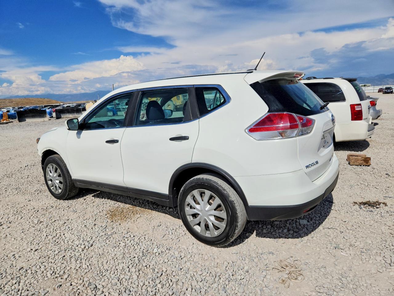 2016 Nissan Rogue S/Sl/Sv - Image 2