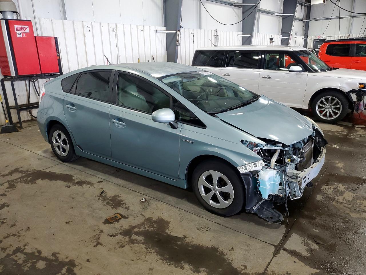 2015 Toyota Prius Two - Фото 4
