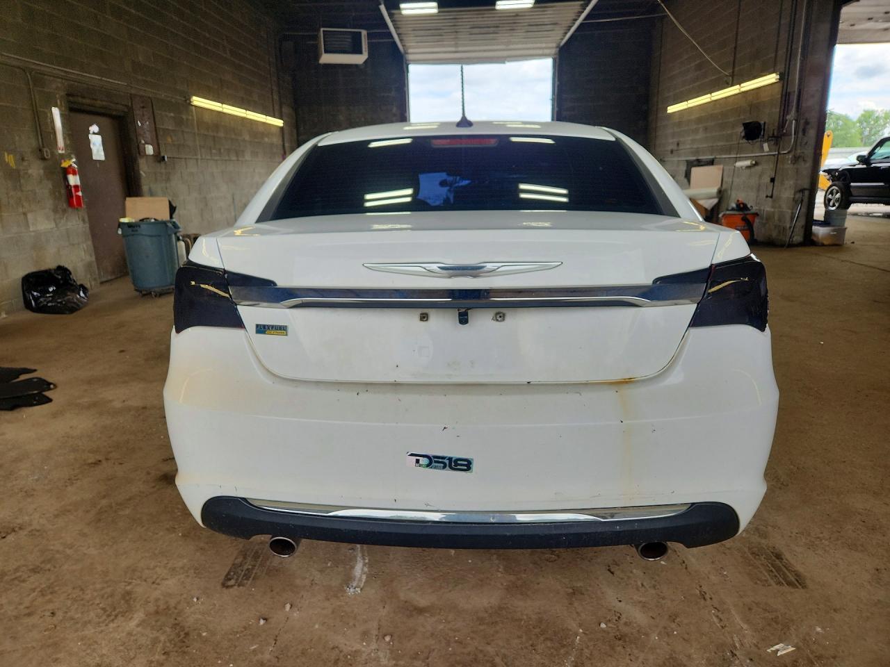 2012 Chrysler 200 Touring - Фото 6