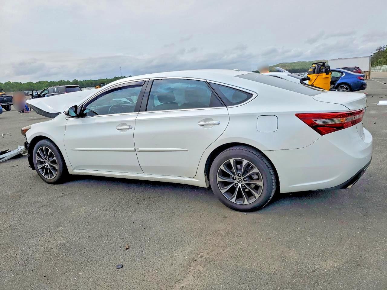 2016 Toyota Avalon Xle Plus - Фото 2