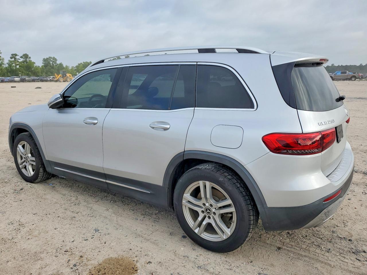 2021 Mercedes-Benz Glb 250 - Фото 2