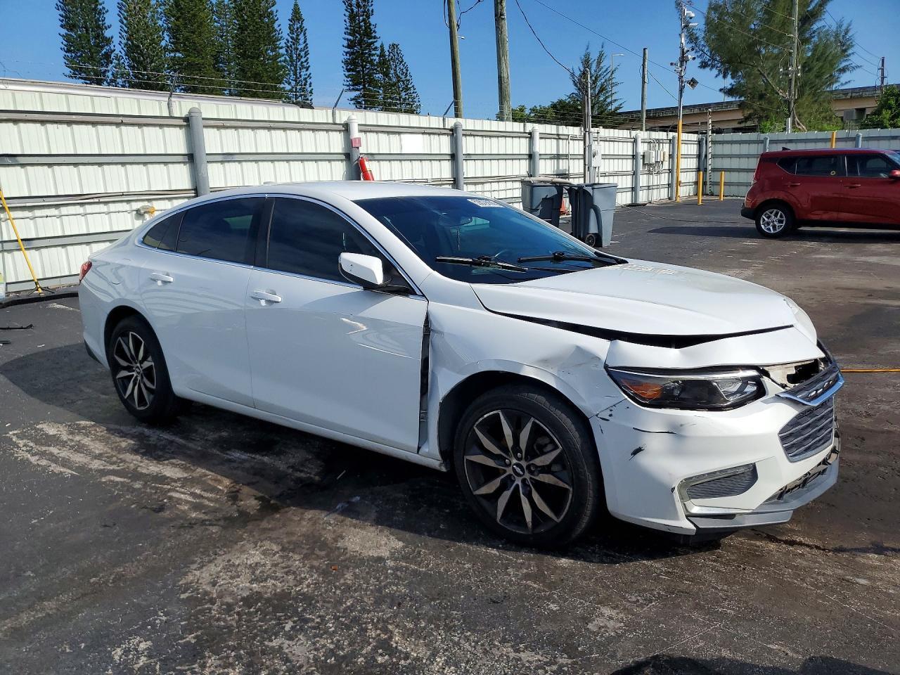 2017 Chevrolet Malibu Lt - Image 4