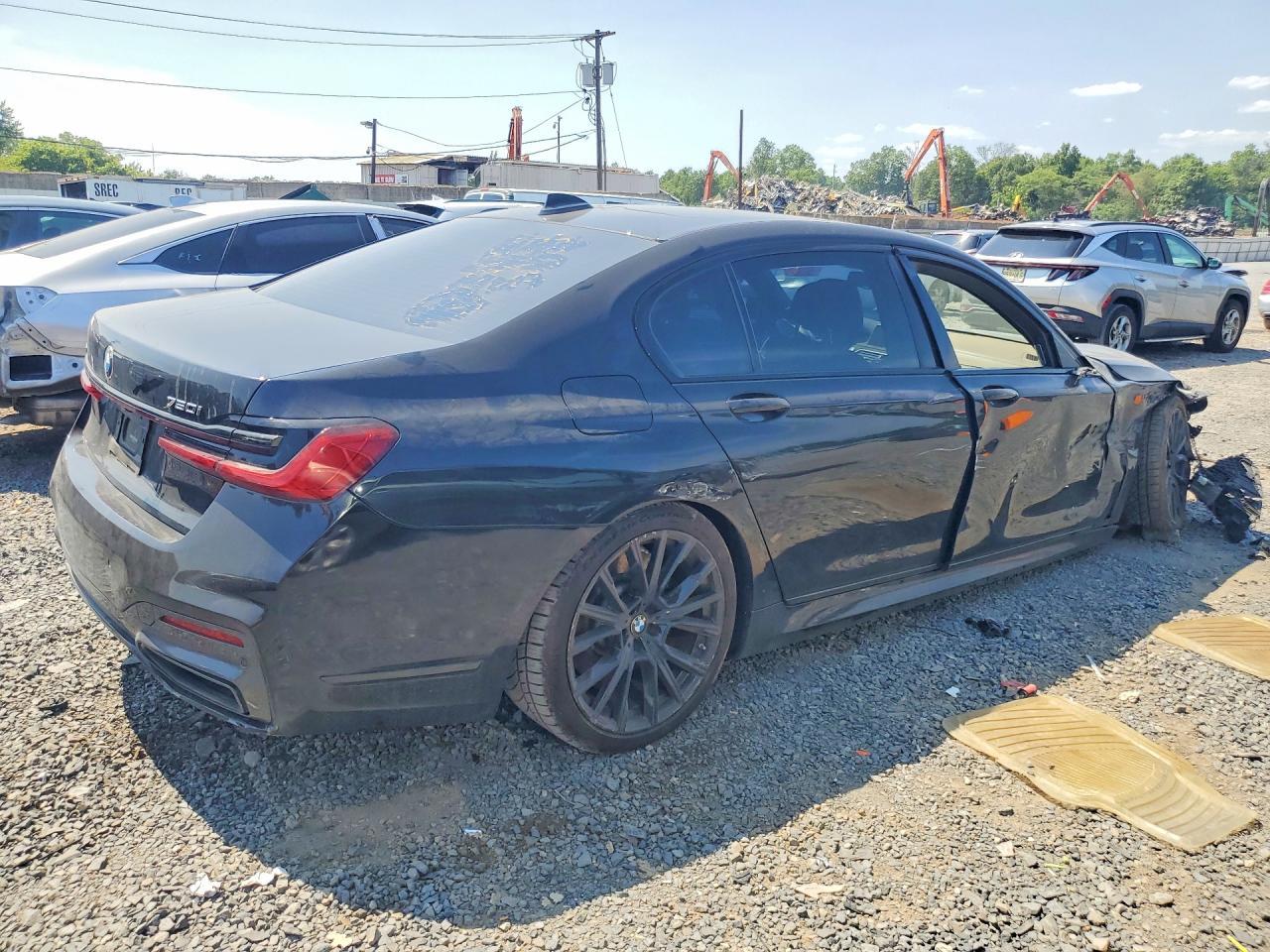 2021 BMW 750 Xi - Фото 3