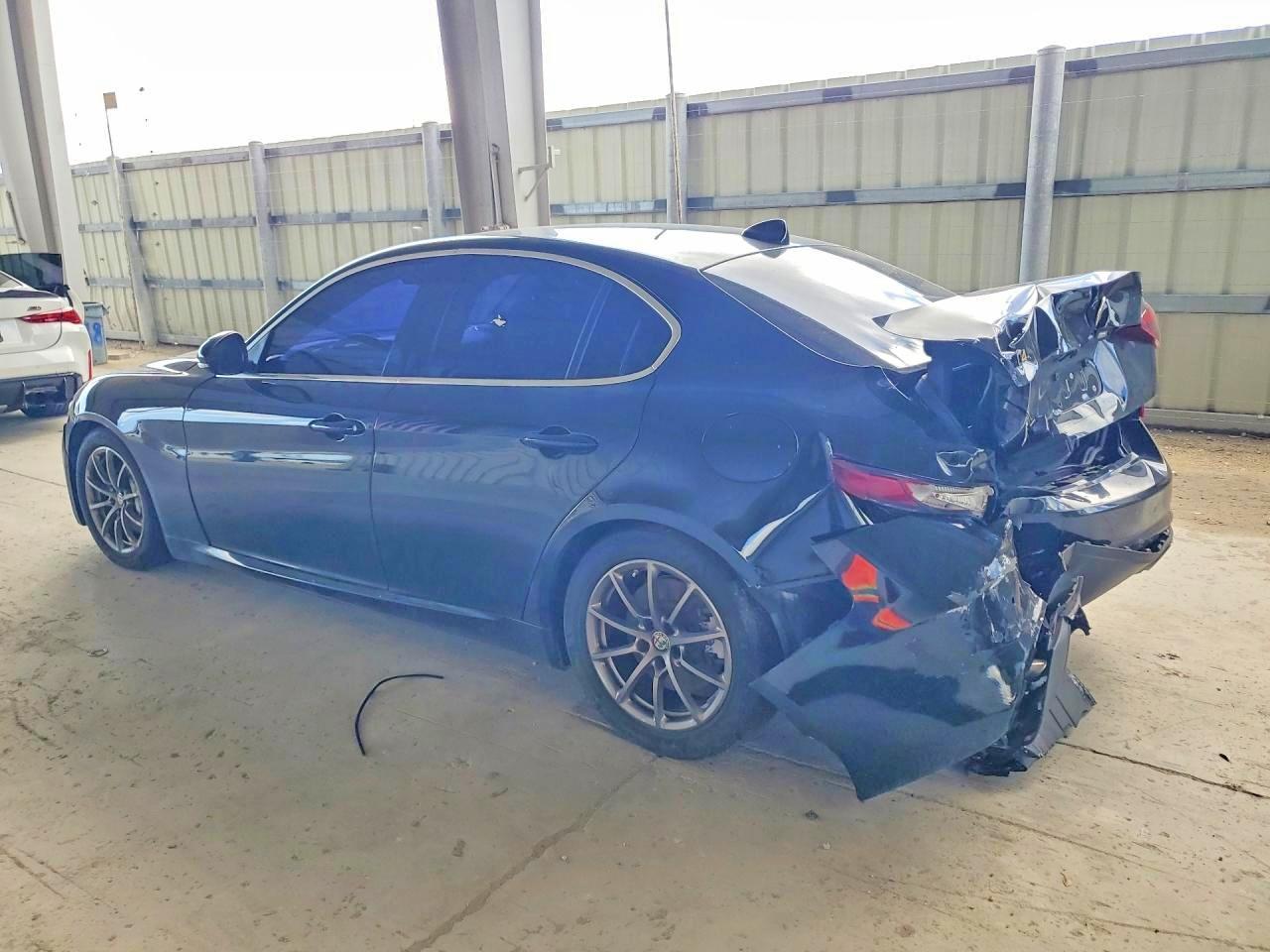 2018 Alfa Romeo Giulia - Image 2