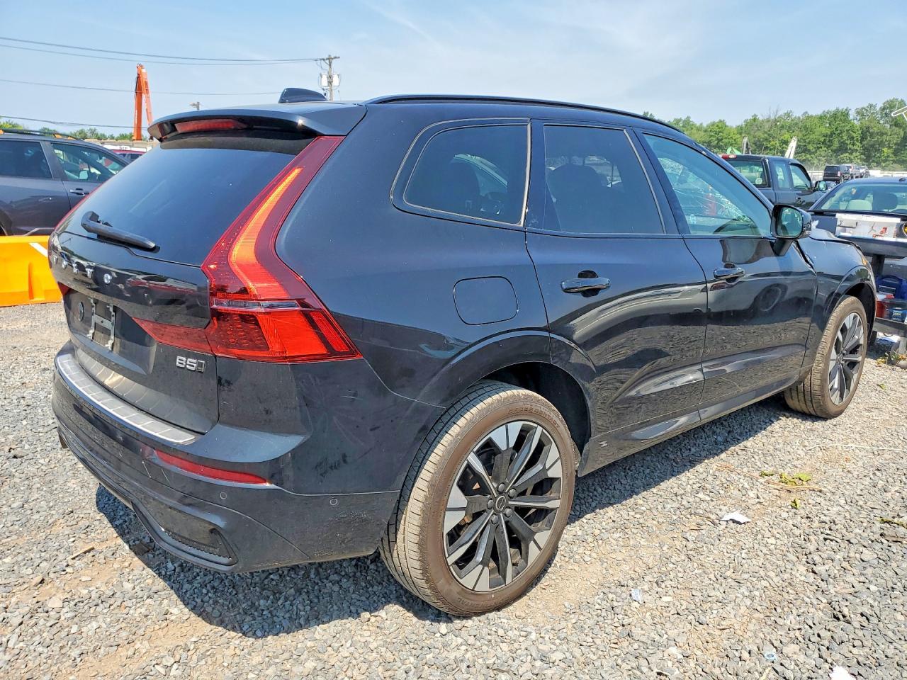 2026 Volvo Xc60 Plus - Image 3