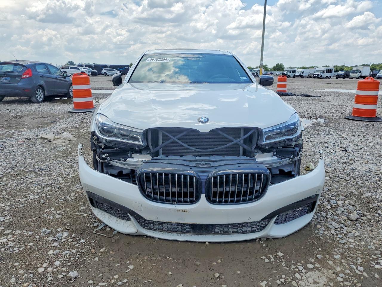 2018 BMW 750 Xi - Фото 5