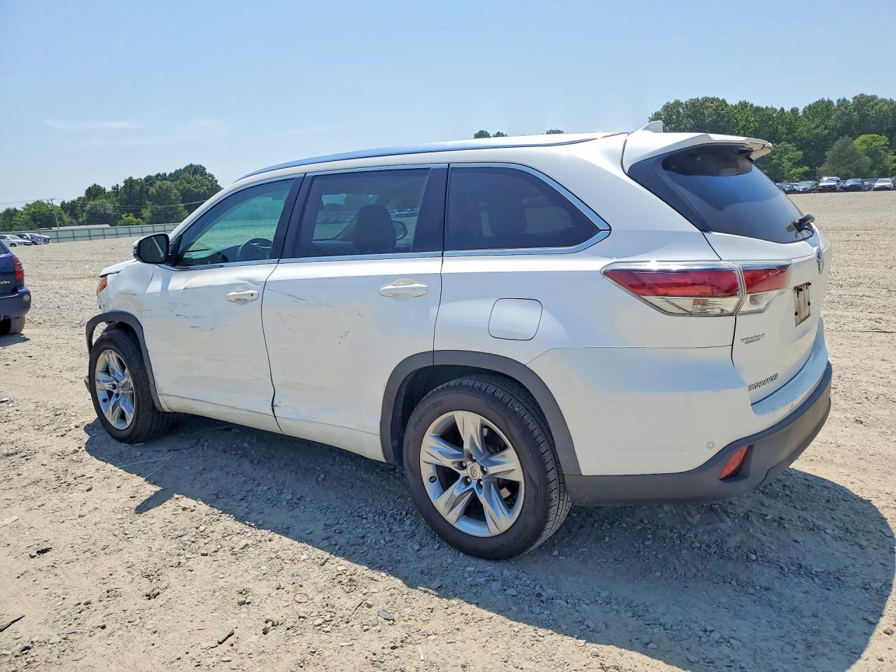 2015 Toyota Highlander Limited Platinum - Image 2