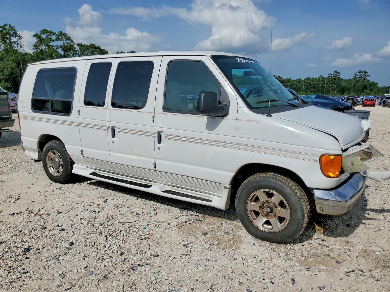 2005 Ford Econoline E150 Van - Image 4