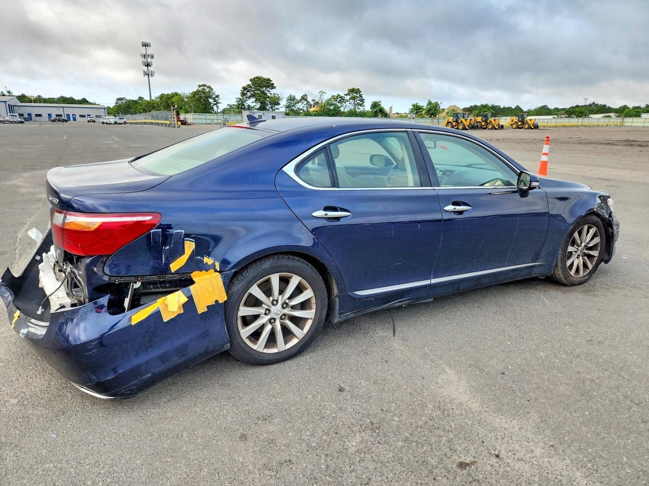2011 Lexus Ls 460 - Image 3