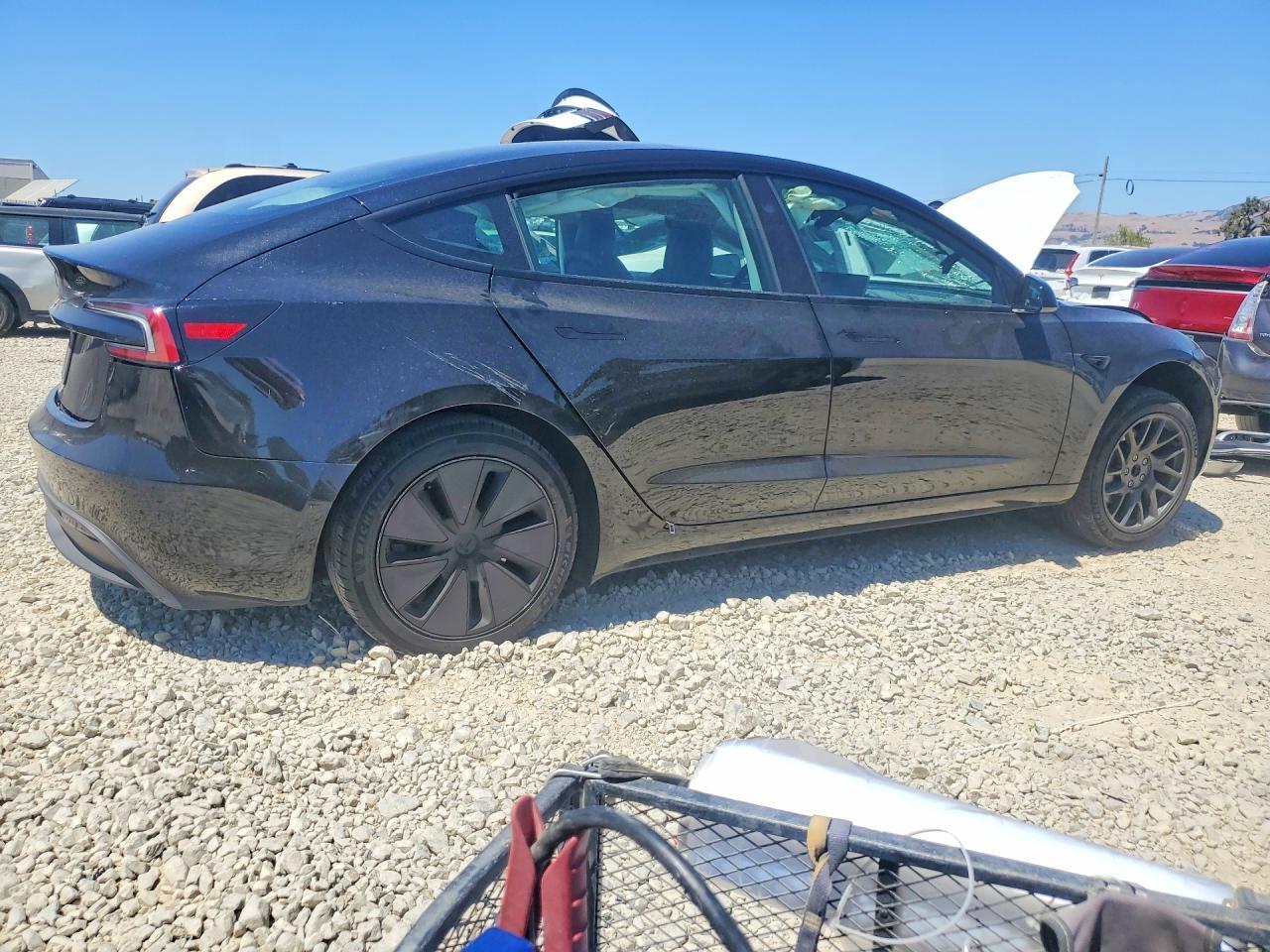 2025 Tesla Model 3 - Фото 3