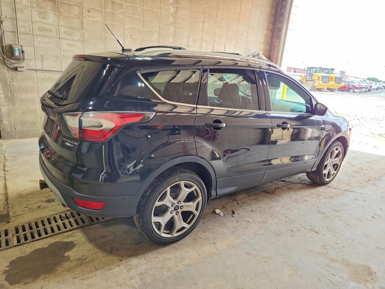 2017 Ford Escape Titanium - Фото 3